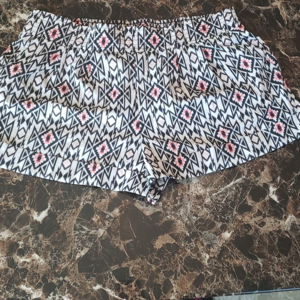 Shorts - Picture 3 of 4